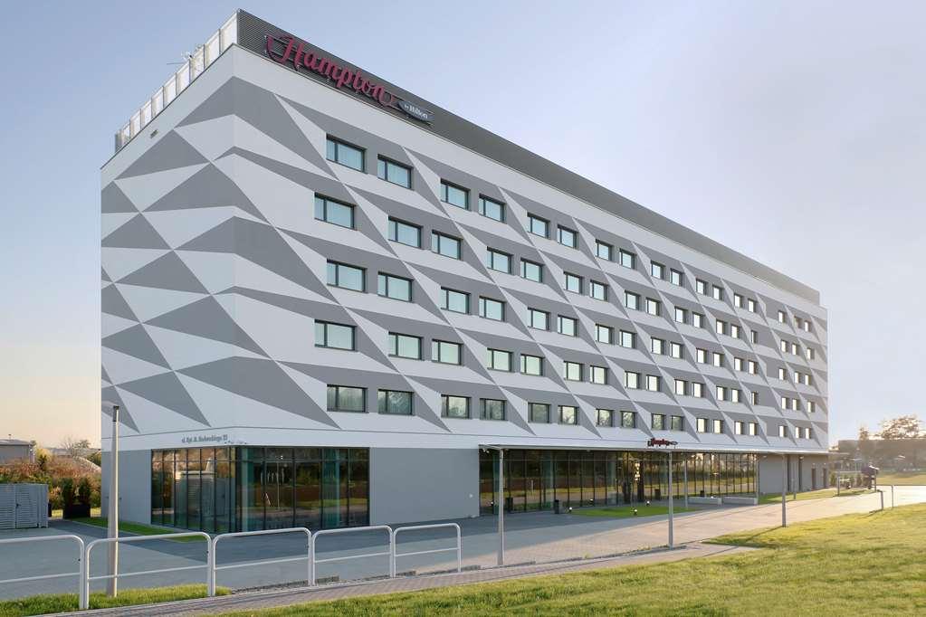 Hampton By Hilton Krakow Airport Hotel Balice ภายนอก รูปภาพ