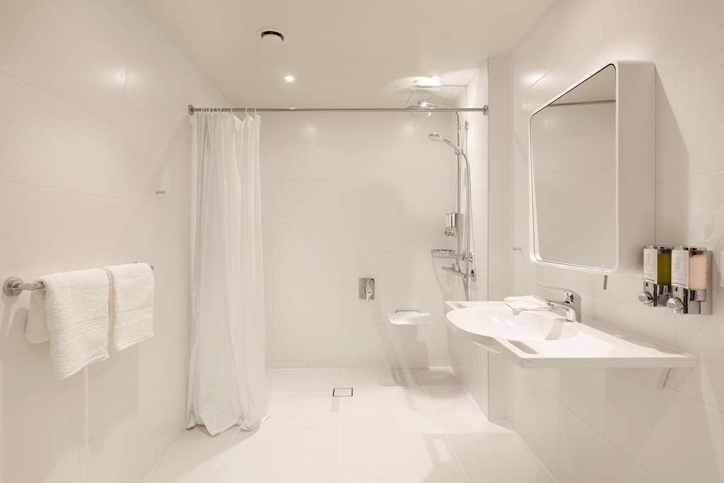 Hampton By Hilton Krakow Airport Hotel Balice ภายนอก รูปภาพ